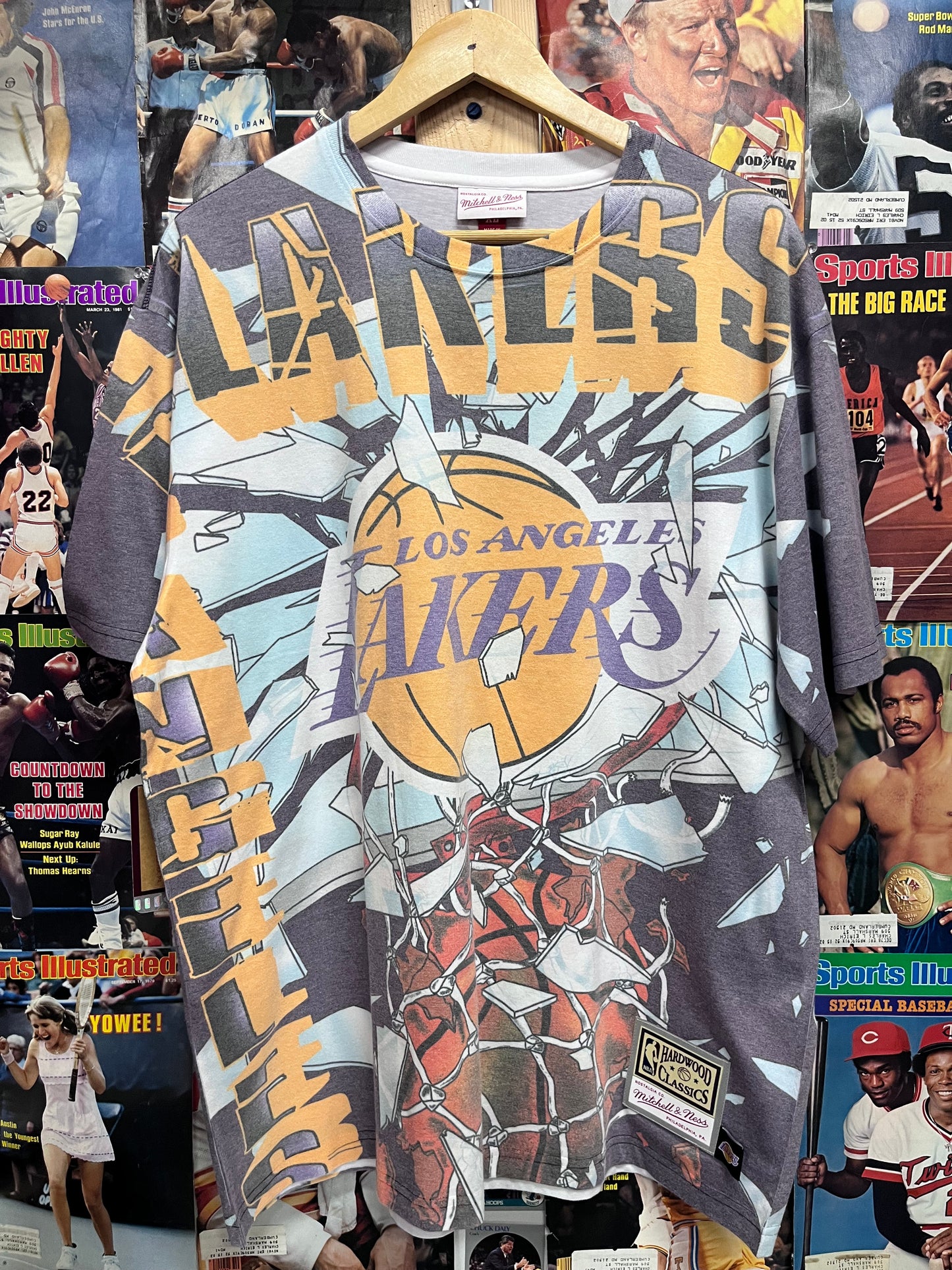 Los Angeles Lakers Mitchell and Ness Shattered Backboard NWT tee